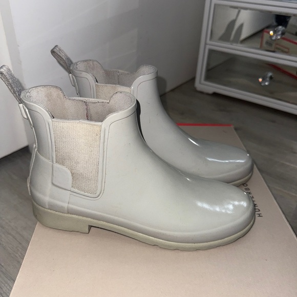 Hunter Women’s Gray Chelsea Boots - Picture 1 of 5